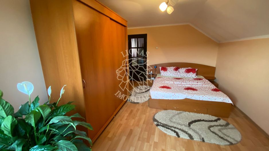 Casa 210 mp-garaj-curte amenajata-panouri solare-Ghinda - Poză 3