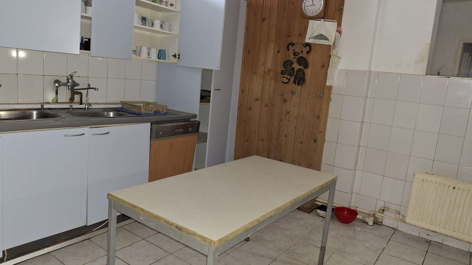 Casa cu 15 camere de vanzare in Bazna, Sibiu ( azil, pensiune) - Poză 40