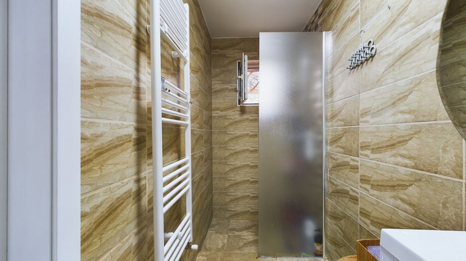 Apartament cu 2 camere la curte , renovat recent - Poză 10