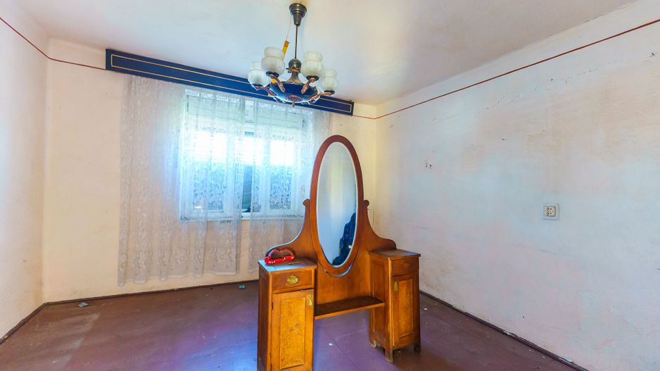 Casă cu potențial în Iratoș - Poză 28