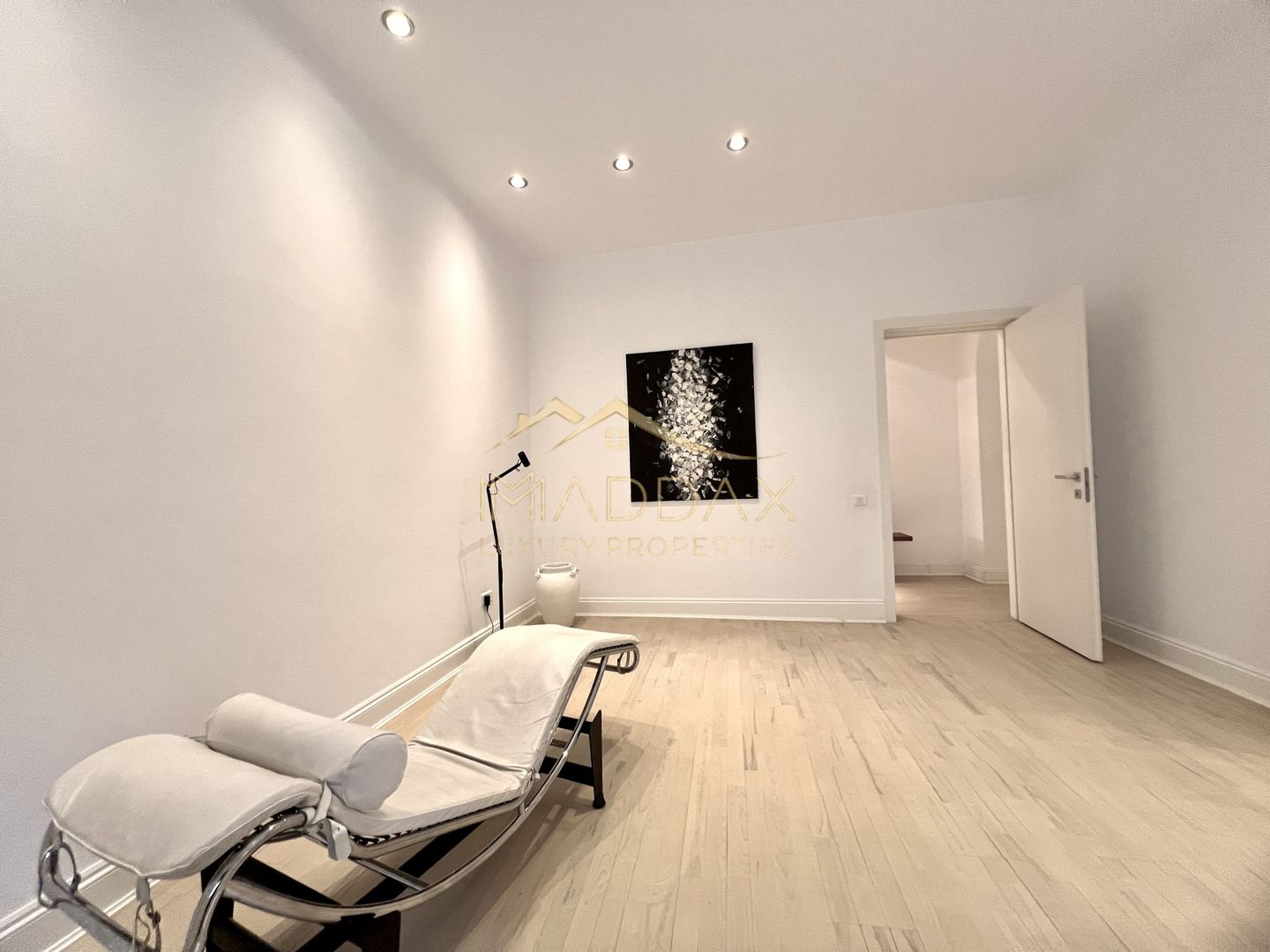 Apartament in Vila | Dorbanti - Capitale | De Vanzare | 1946 - Poză 8