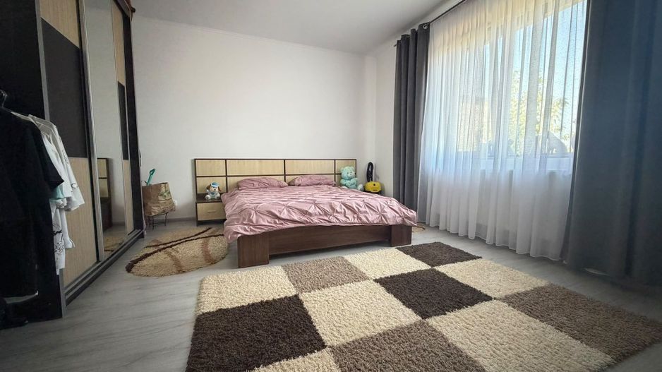 CASĂ INDIVIDUALĂ  DOMNESTI I COMPLEX PRIVAT | TEREN 430 MP | MOBILATĂ ȘI UTILATĂ - Poză 9