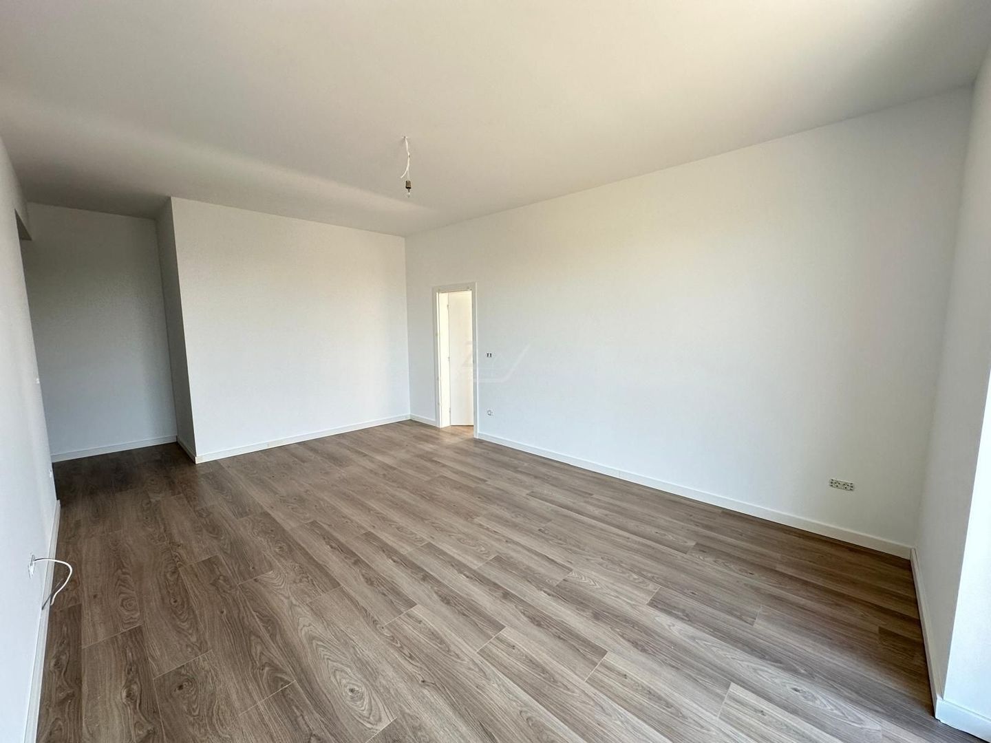 Bloc finalizat. Lift. Decomandat. Loc parcare. - Poză 3