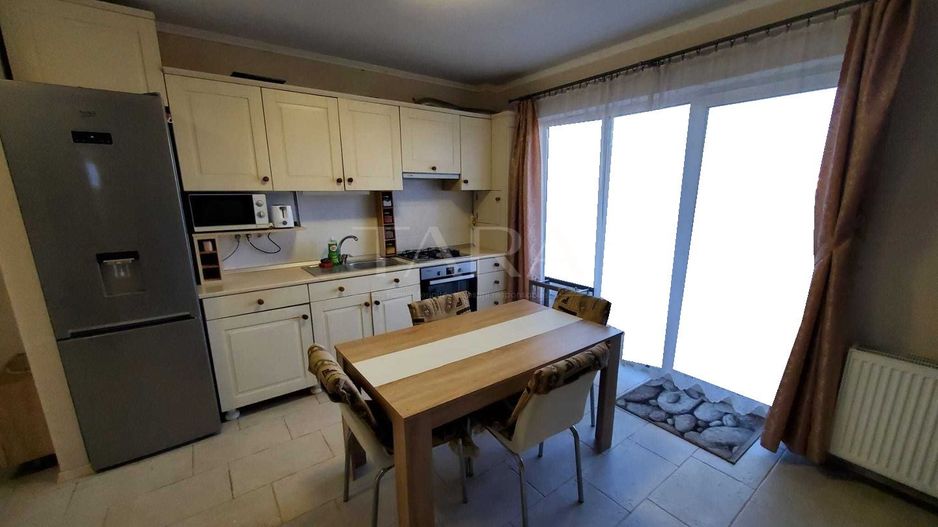 Apartament 2 camere, finisat si mobilat, loc de parcare. - Poză 2