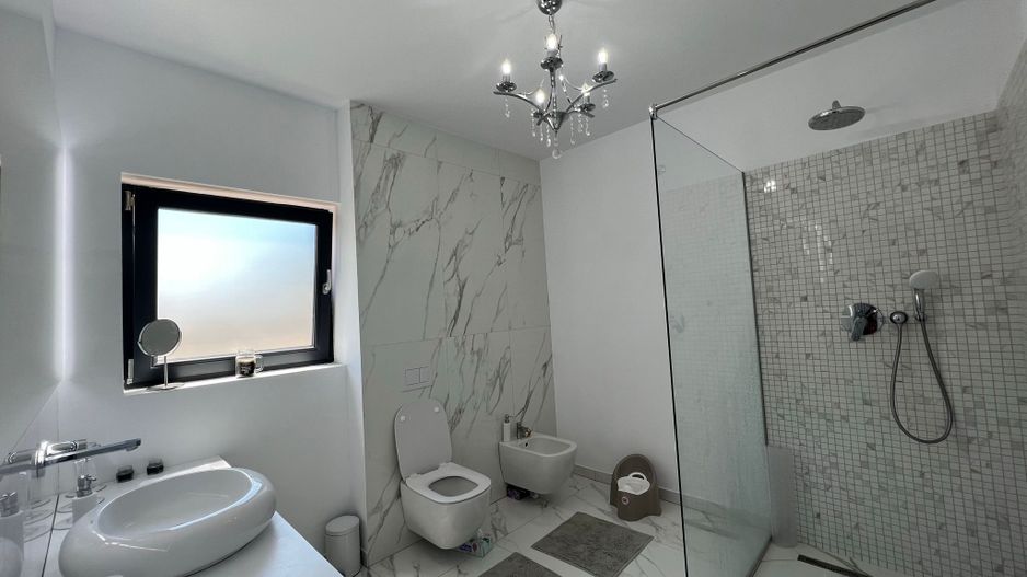 Vilă de Lux I Design contemporan si curte 360 mp I Dumbravita - Poză 9