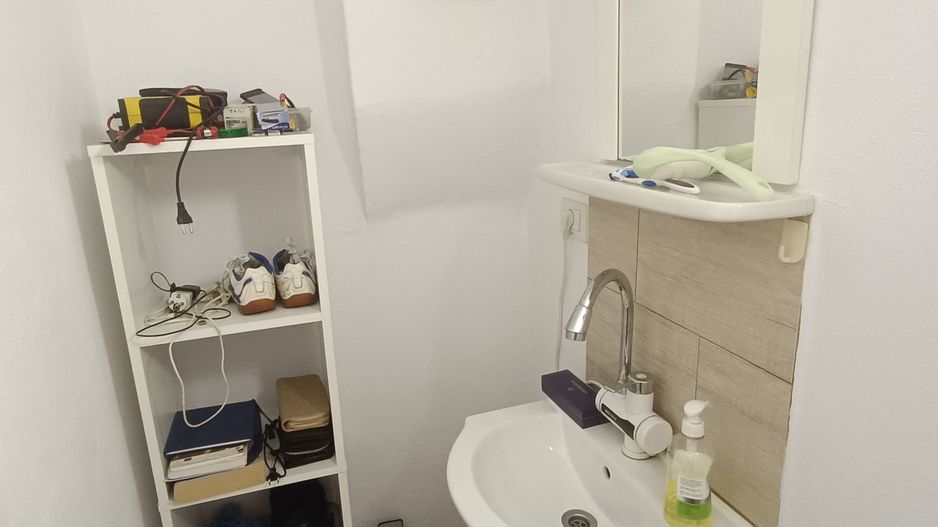 Casă de vanzare cu 4 camere 107 mpu pivnita anexe curte gradina Sebes - Poză 9