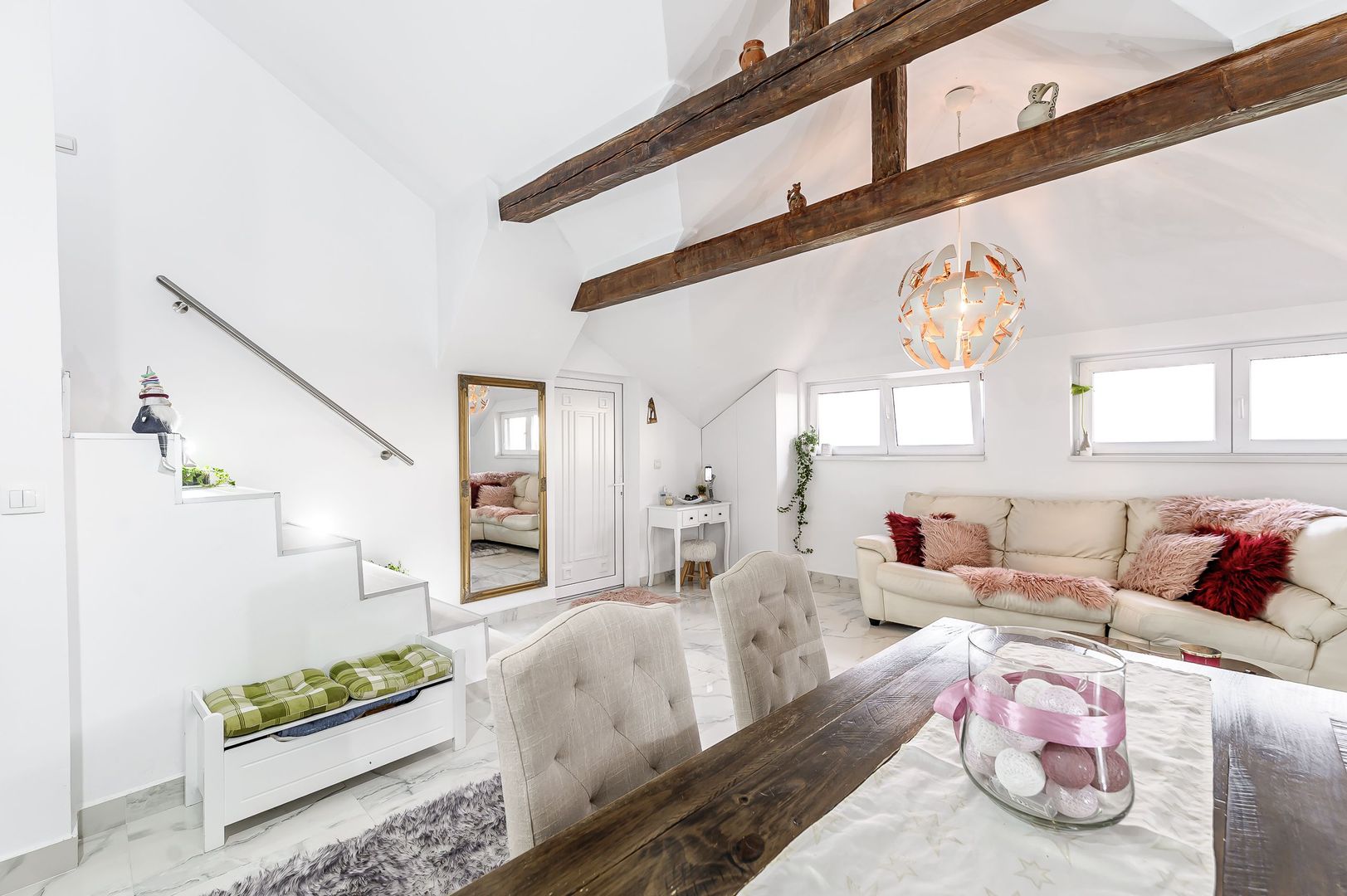 Apartament tip Samantha cu 3 camere în Bujac - Poză 1