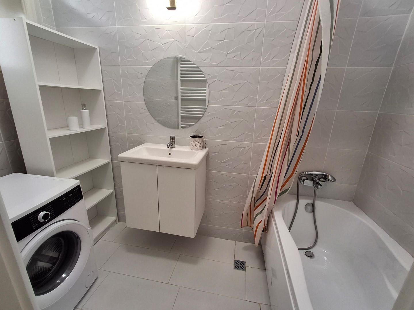 De inchiriat apartament in zona ultracentrala - Poză 3