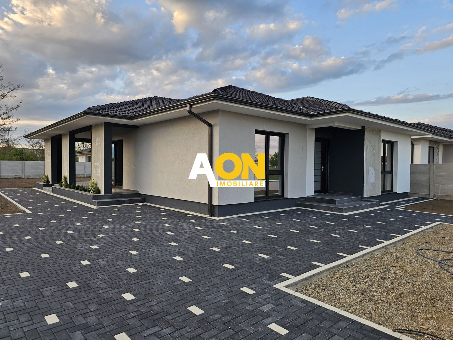 Casa 4 camere, 2 bai, 866 mp teren, predare la cheie, Micesti - Poză 1