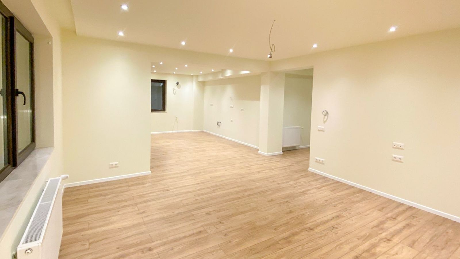 Vânzare vilă 8 camere | Grădină 500mp | 3 locuri de parcare - Poză 12