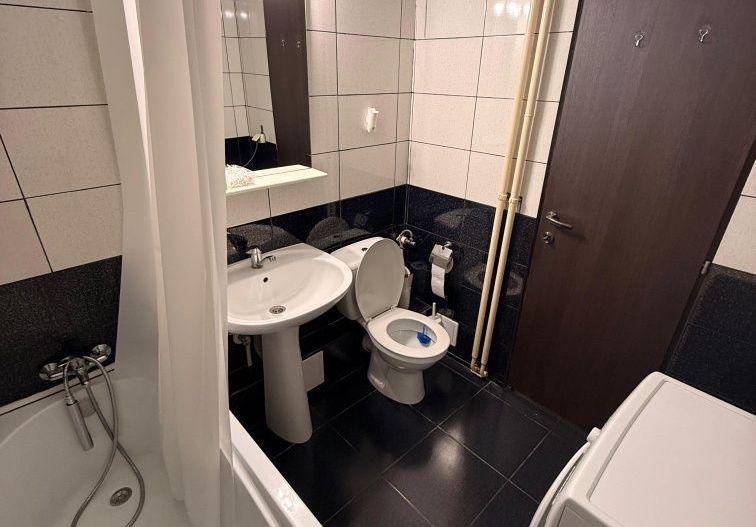 Apartament 2 camere de închiriat Apărătorii Patriei Centrală proprie - Poză 8