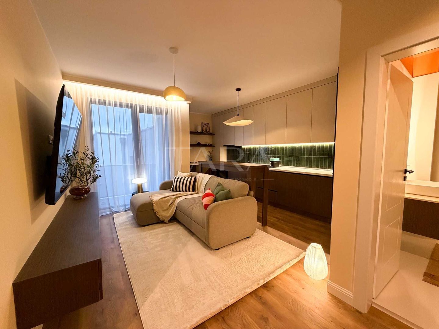 Apartament premium 3 camere, 70 mp si balcon, complet mobilat. - Poză 1