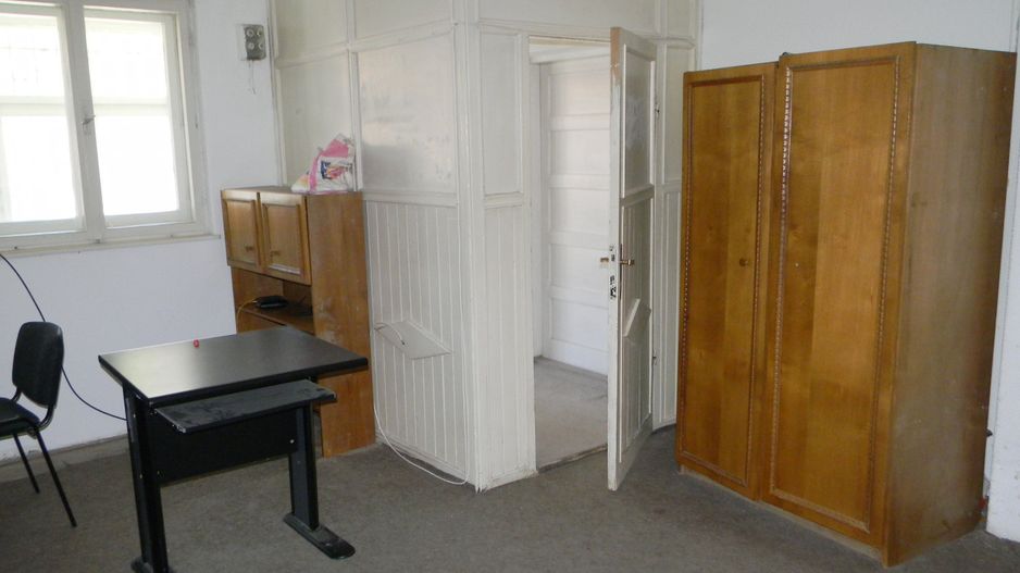 Proprietate cu 2 hale si casa la inchiriat,teren 1350mp - Poză 21