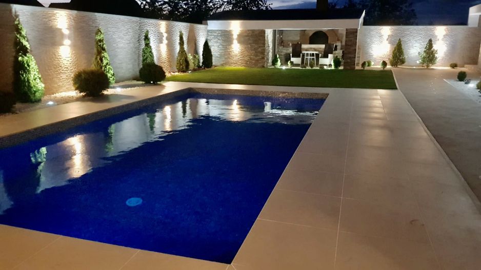 Vila pretabila pentru doua familii - Poză 1