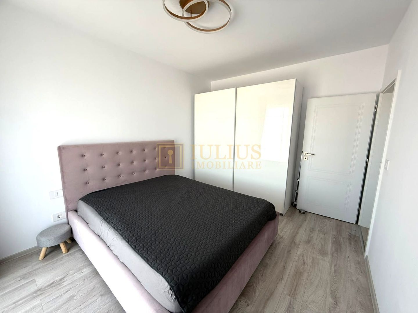 Apartament in Complexul Iris - Poză 3
