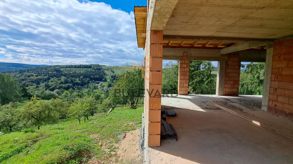 Casa la rosu 172 mp utili, 750 mp teren, view superb! - Poză 3
