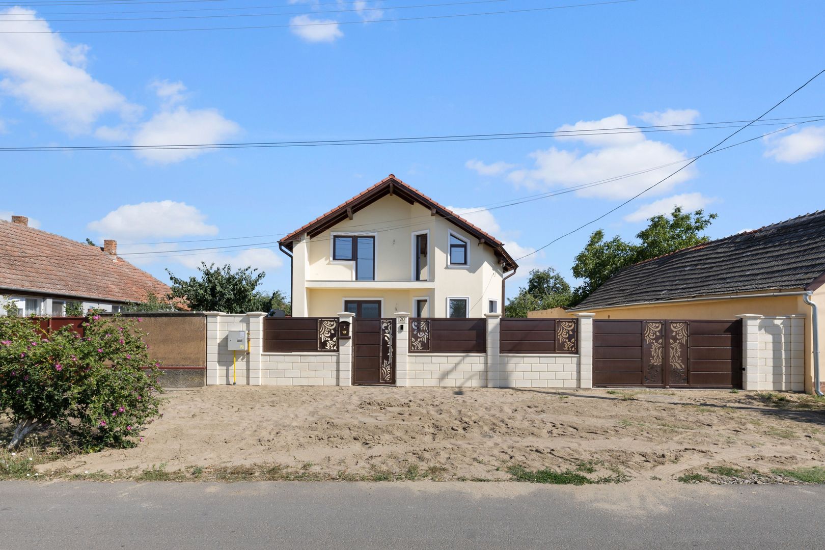 Eleganta, Confortul, Calitatea, liniste Vila P+M Garaj Pecica Arad - Poză 1