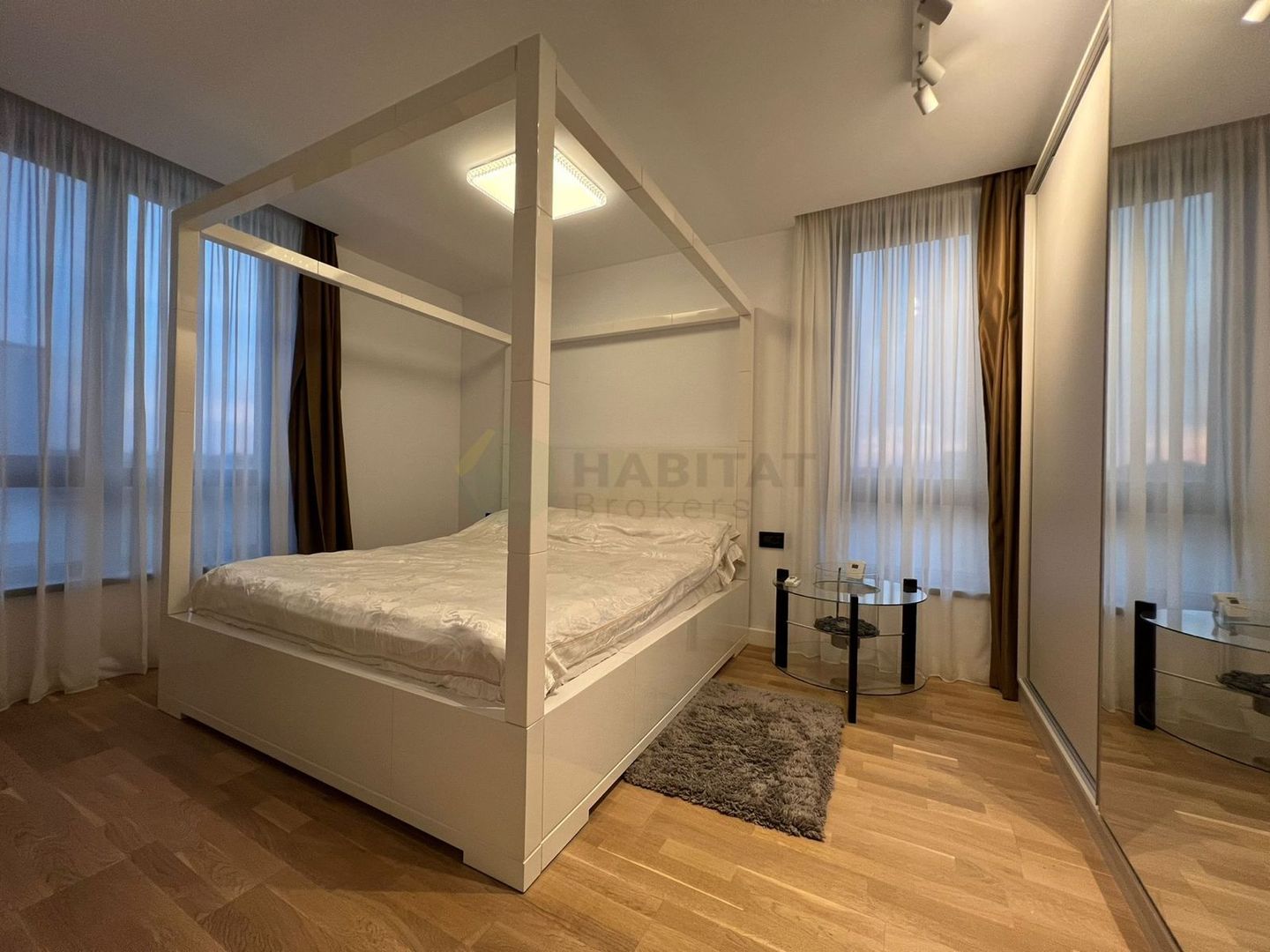 The Class Villas 1 – Vilă modernă de închiriat în Tunari - Poză 12