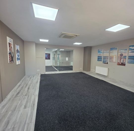 B-dul Mamaia - zona Delfinariu | Spațiu ideal pentru birou | 80mp - Poză 3