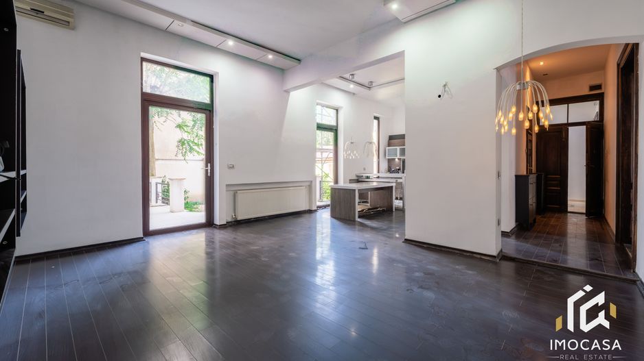 De vanzare Cladire bloc Istoric Central Arad D+P+E+M curte proprie - Poză 1