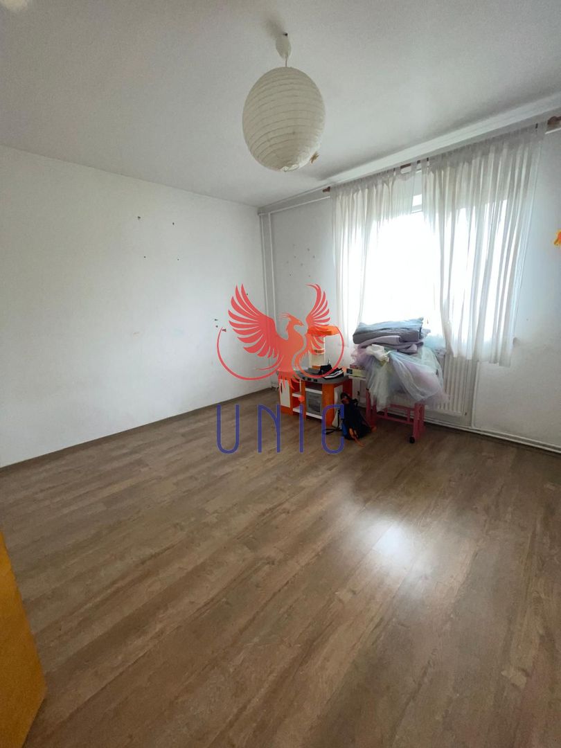 4 camere decomandate, V-uri - 1 Mai - Poză 10