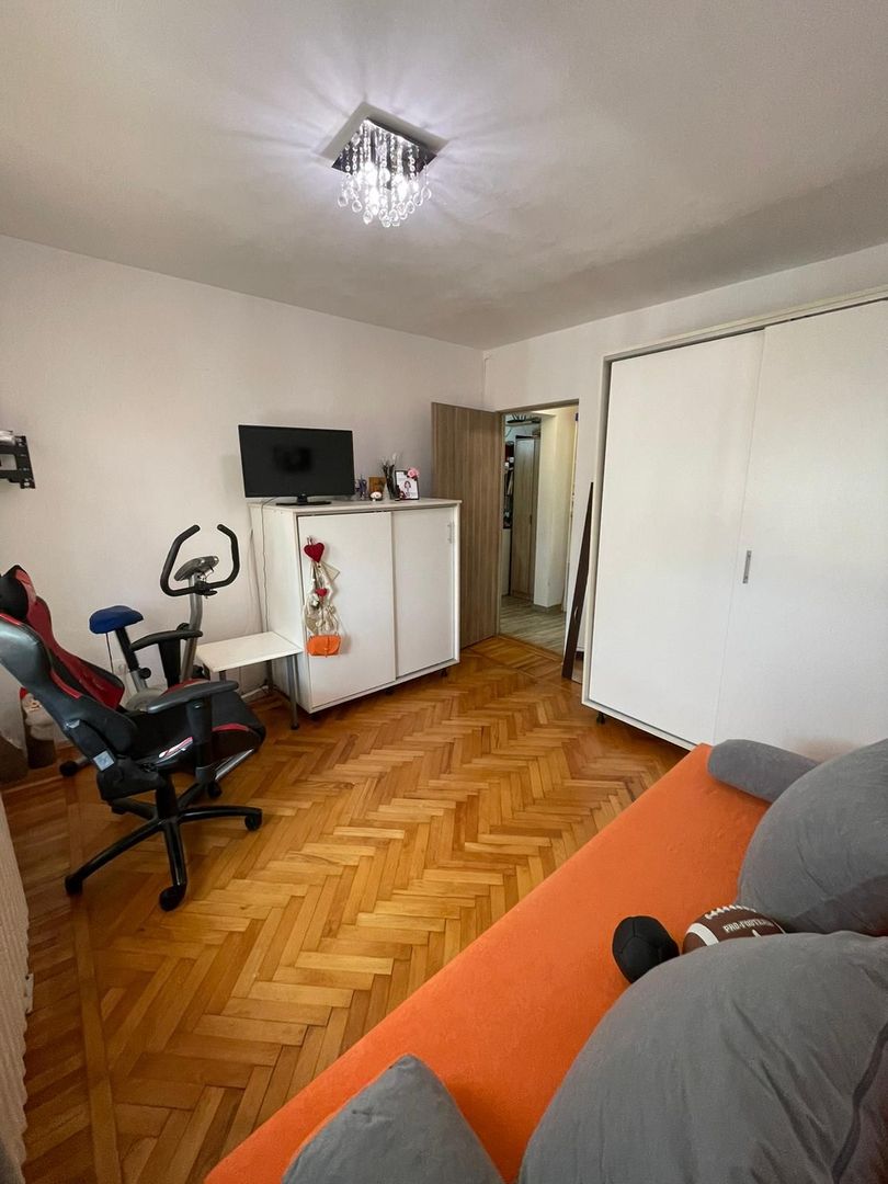 Apartament cu 3 camere de vanzare, zona Cetate - Poză 2