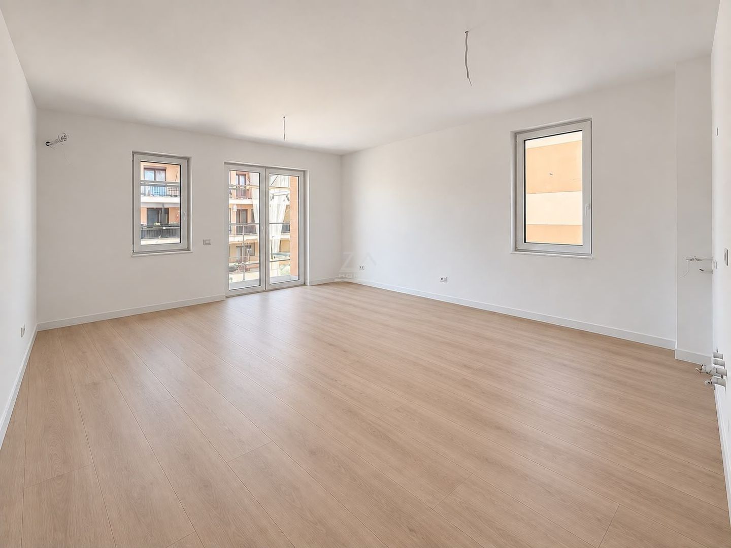 Apartament nou etaj 1 zona Eso. Lift. Finisaje premium. Loc de parcare. - Poză 1