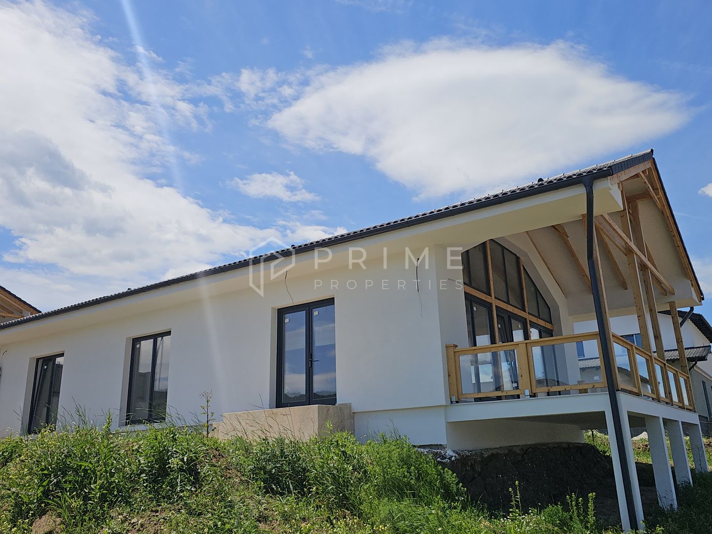 Vilă chalet modern cu perete panoramic de sticlă - Livezeni, Mureș - Poză 2