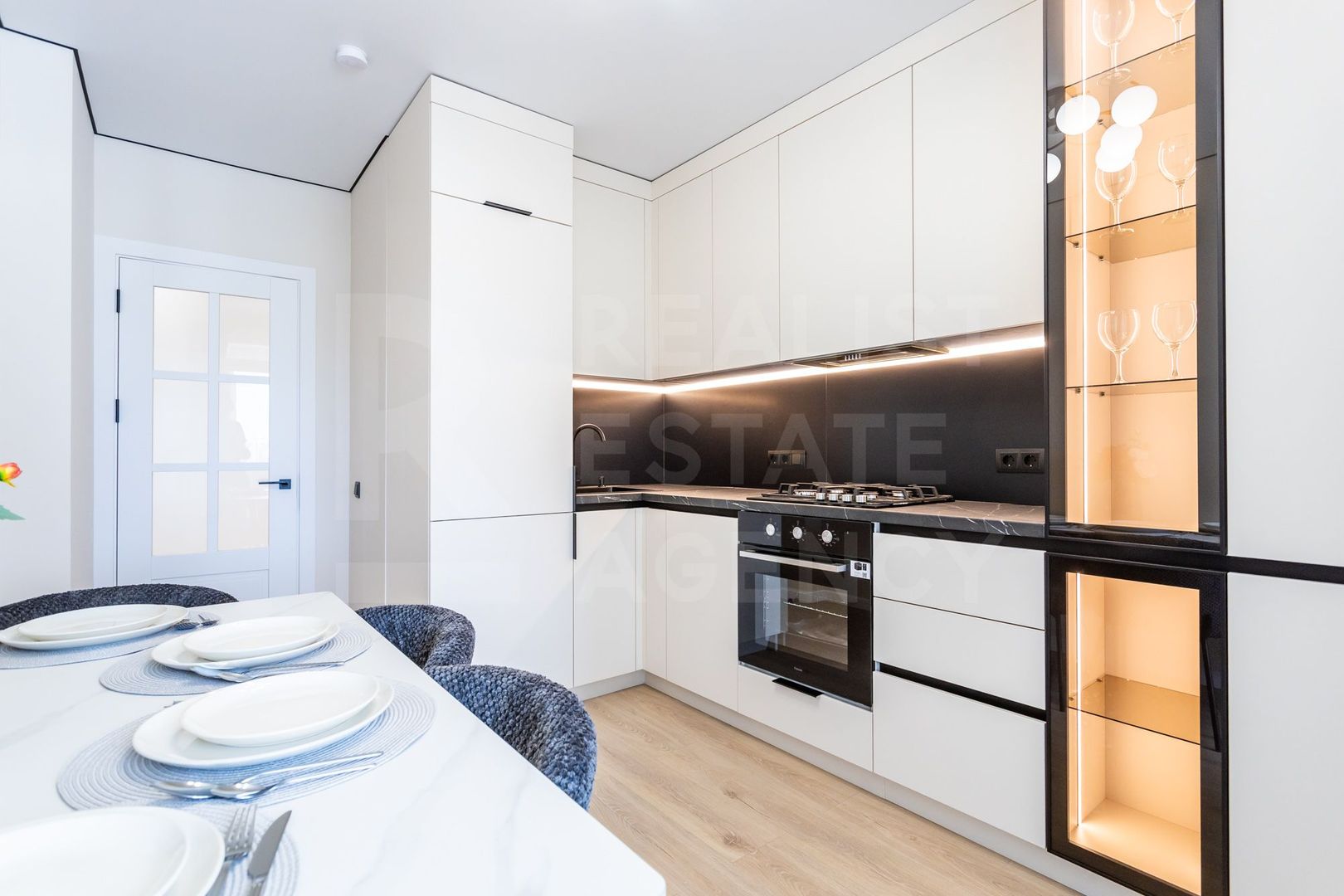 Vânzare, apartament,3 camere, Strada Nicolae Milescu Spătarul, Ciocana - Poză 2