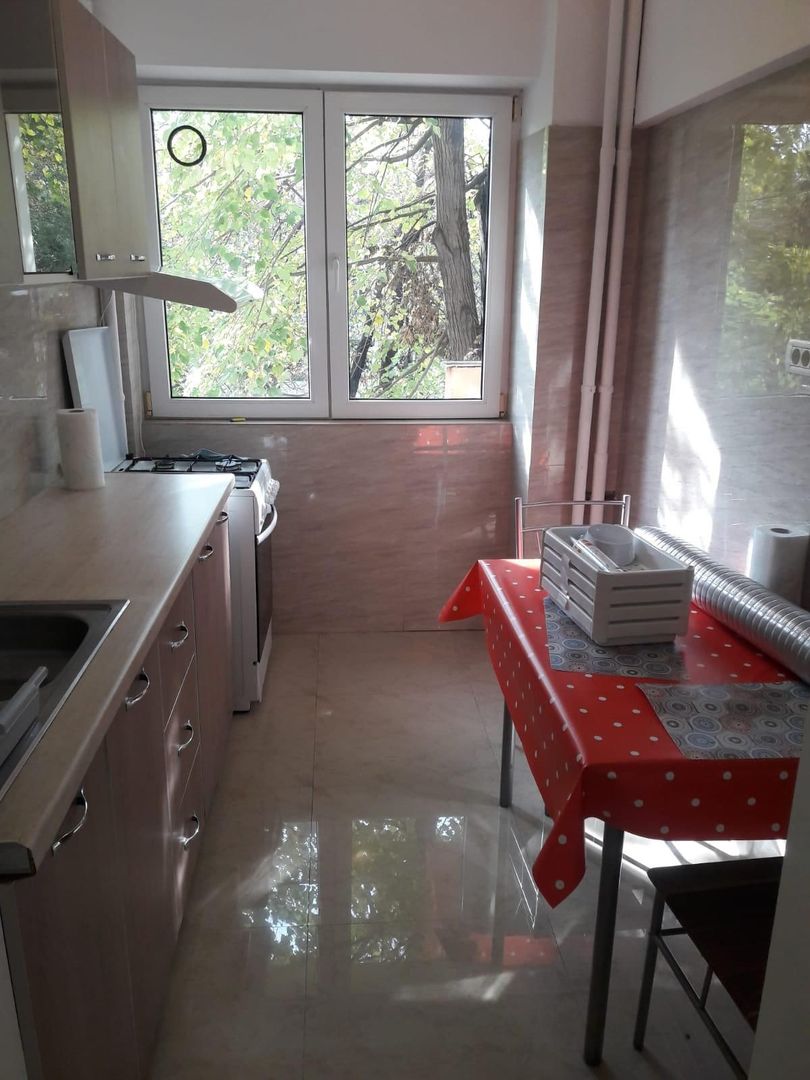 Închiriez apartament 3 camere, Iancului, metrou 1 minut - Poză 6