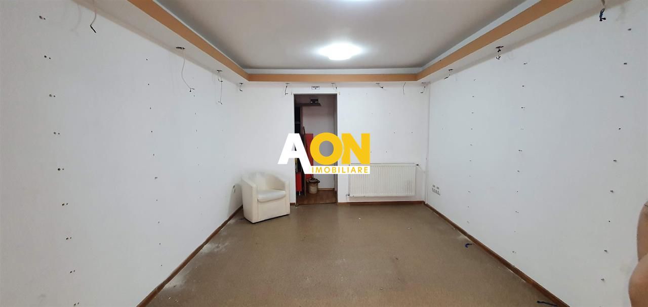 Spatiu comercial cu acces stradal, 35 mp + 15 mp subsol, Cetate - Poză 4