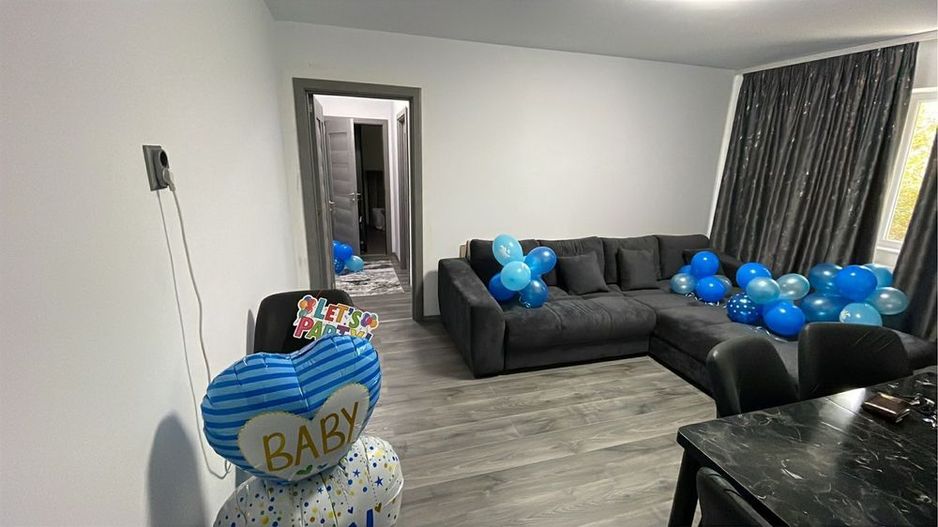 Apartament 3 camere  Dacia  etaj 2 cu centrala - Poză 1