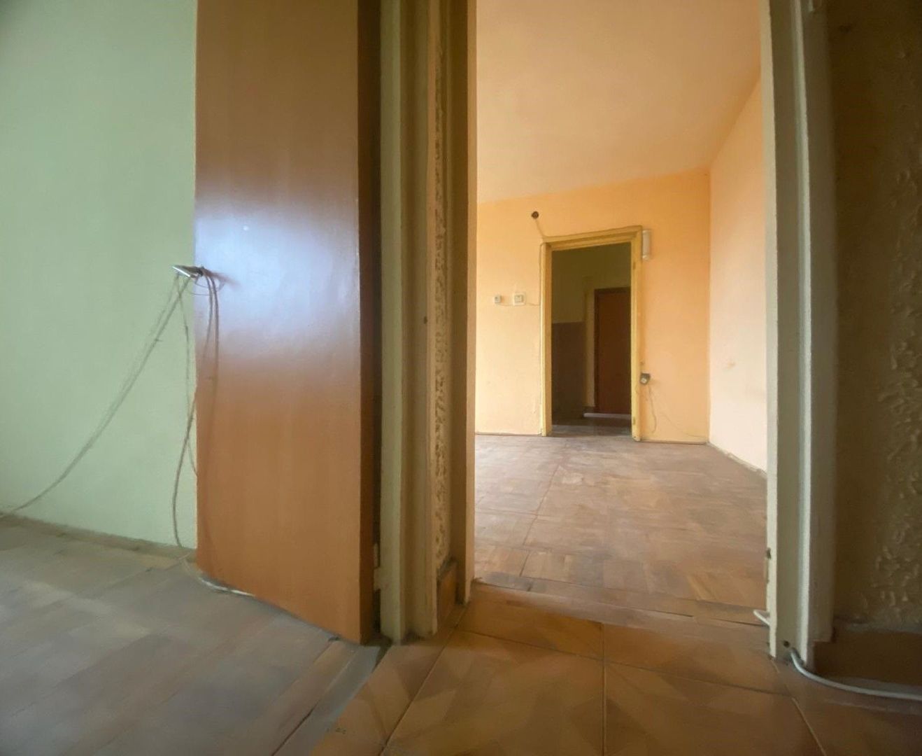 Vanzare apartament cu 3 camere în Micro 6  zonă căutată din Târgoviste - Poză 14