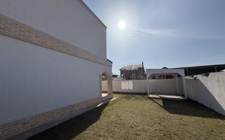 Vila moderna cu arhitectura deosebita gata sa devina acasa - Poză 6