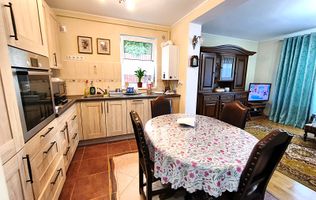 Apartament 3 camere, la curte, zona Valea Borcutului!