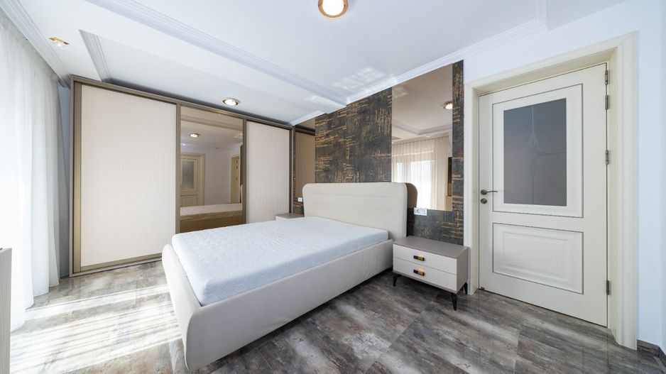 Casa 6 dormitoare+4 bai -1500 mp teren-Sacele - Poză 26