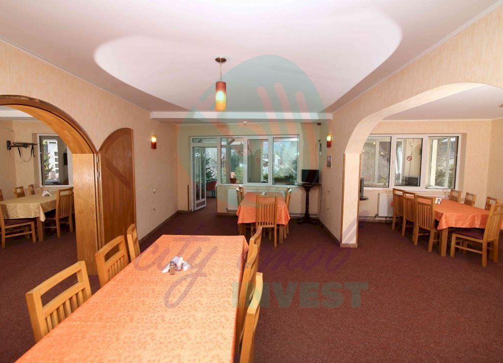 Vila cu 24 de camere cu priveliste superba ideal investitie in PREDEAL - Poză 38