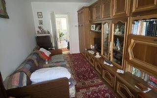 BRASADAS vinde ap 2 cam etaj 1 zona CENTRALA cu garaj. - Poză 2