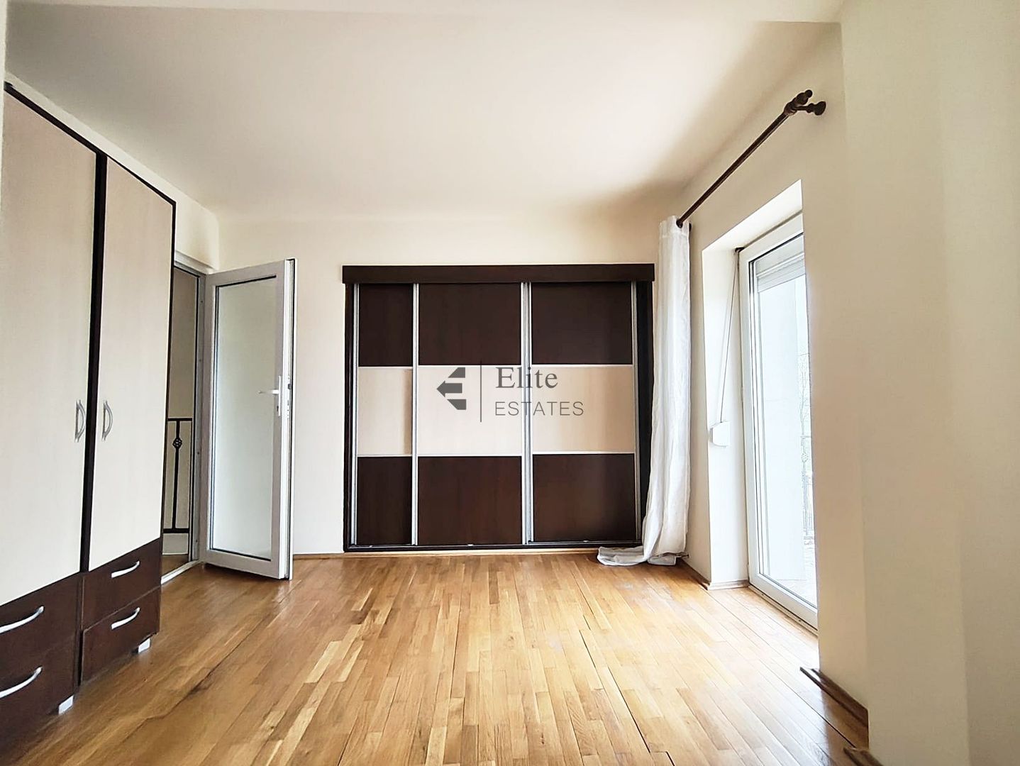 Casa cu 4 camere garaj si curte de 500 mp in Nojorid - Poză 9