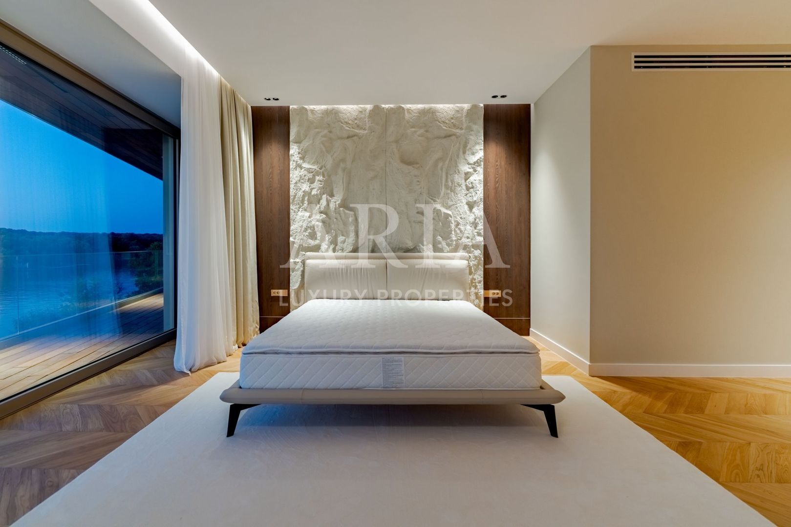 VILA FRONTLAKE SNAGOV – acolo unde arhitectura întâlnește libertatea - Poză 13