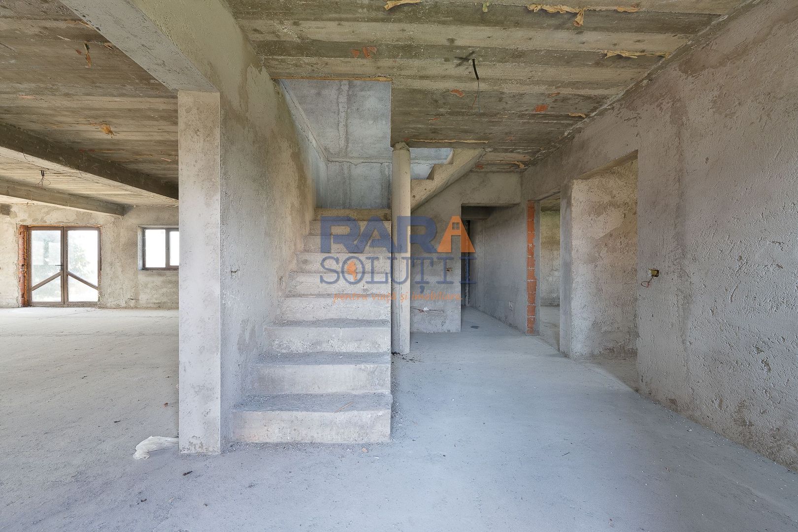 Casă P+1E, 402 mp, teren 3.600 mp, 17 km de Roman - PREȚ LA OFERTĂ! - Poză 6