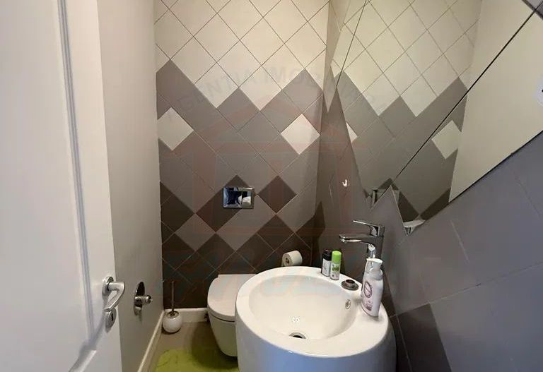 Vila mare in Pantelimon aproape de Lacul Pantelimon, la cheie - Poză 1