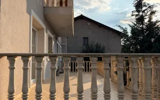 Casă spațioasă și elegantă cu teren  – Sânpetru - Poză 24