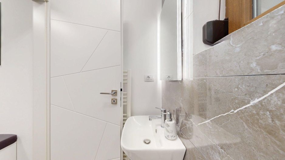 Apartament 3 camere, 77 mp + curte 32 mp, parter – Otopeni - Poză 3