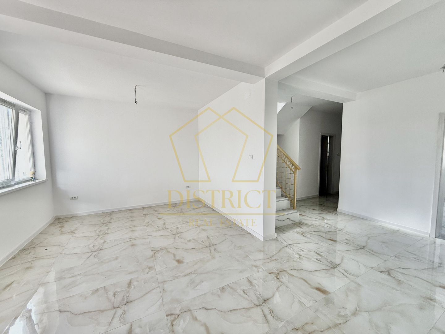 Duplex spatios cu 4 camere 109 mp | Mosnita Veche - Poză 2