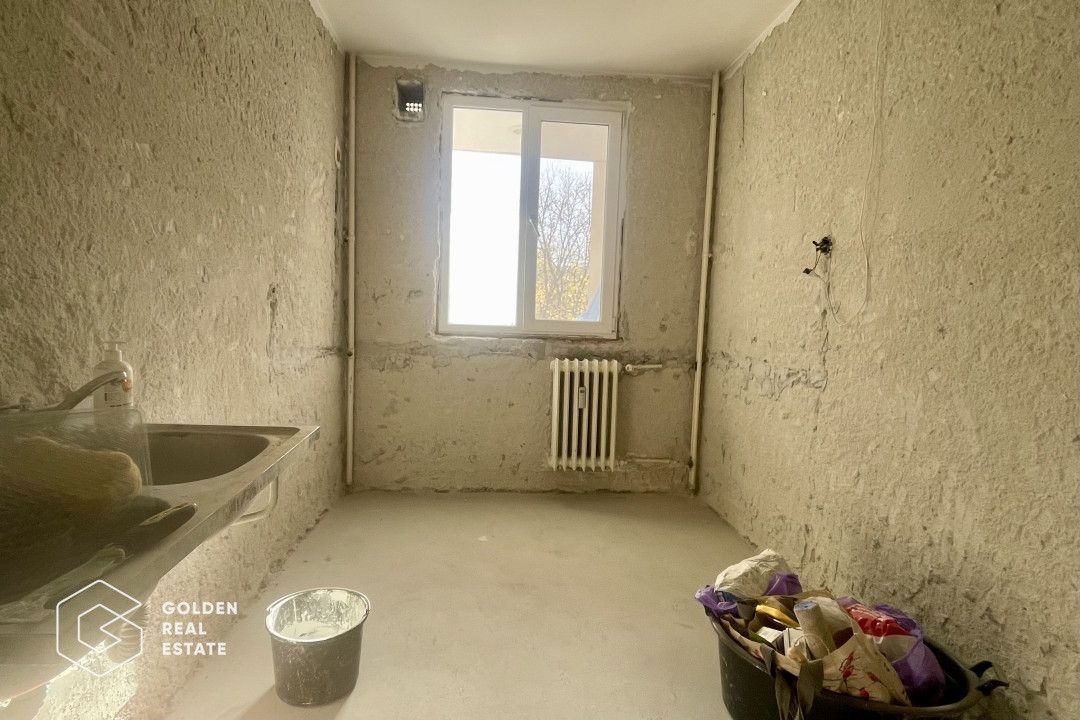 Apartament 3 camere, 2 bai, 2 balcoane, pregatit pentru renovare,  Zona Titan - Poză 5