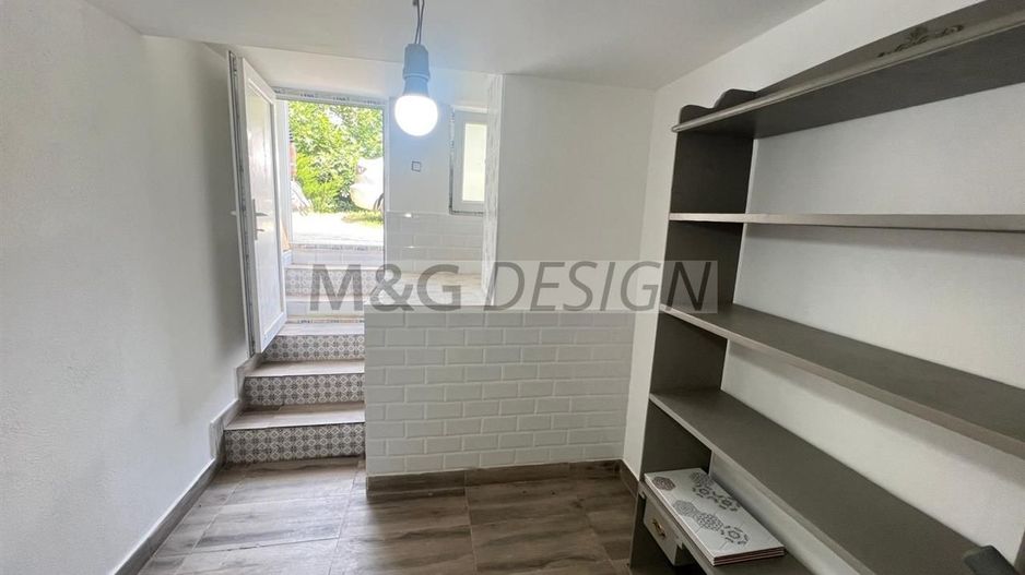 Apartament  deosebit amenajat LUX  boxa curte acces auto CENTRAL - Poză 3