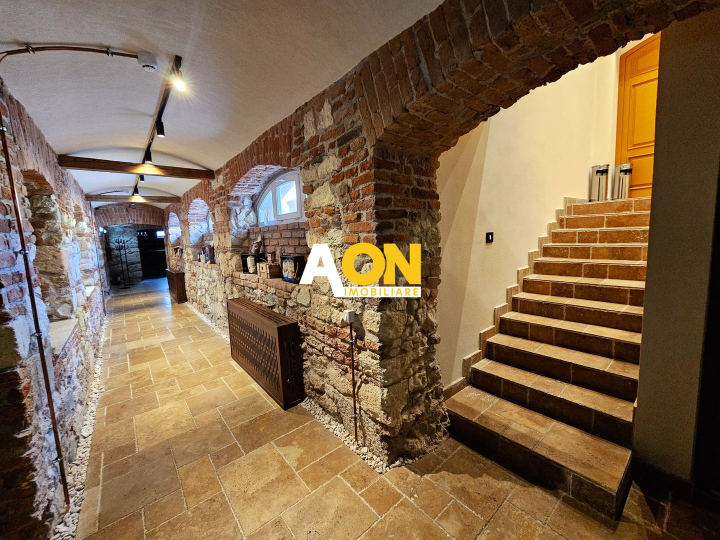 Clădire istorică ultracentrală, PUB + 13 birouri, S+P+M, renovată 2024 - Poză 9