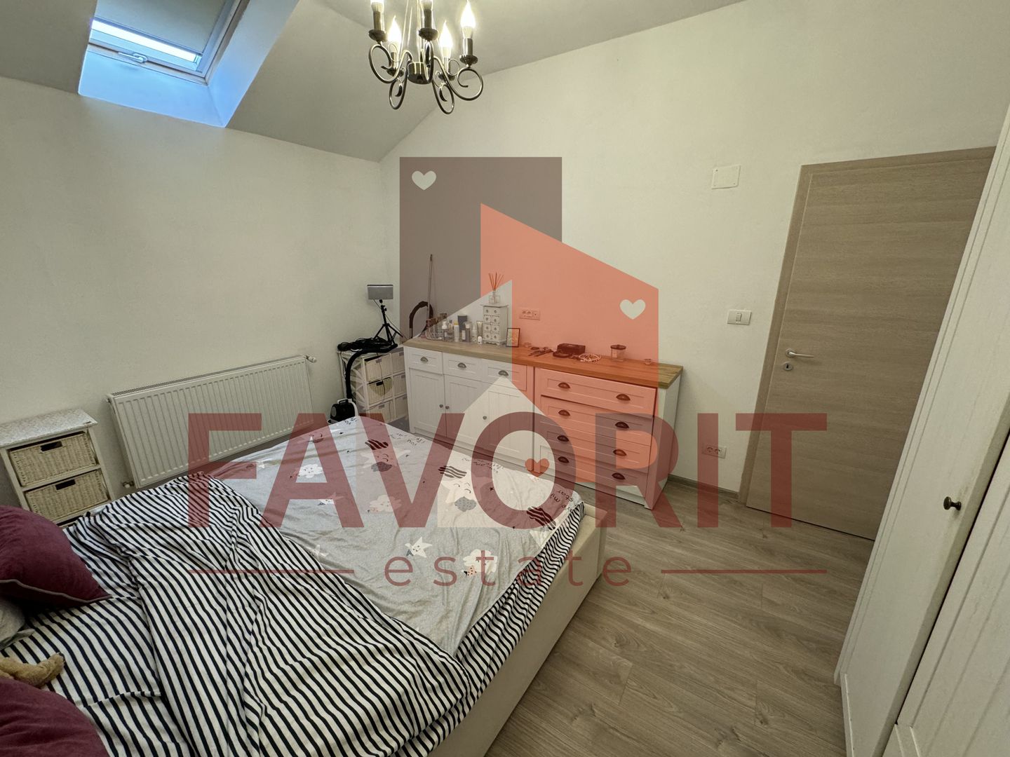 Mobilat si utilat. Pozitie excelenta. Villa construita in 2017 - Poză 9