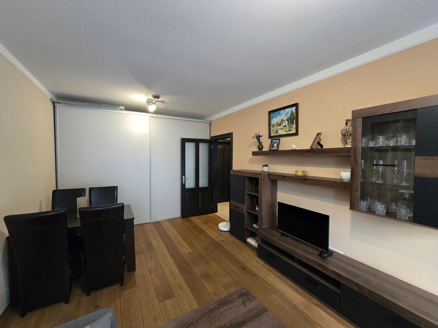 Apartament 2 camere, Zona Ronat, Mobilat si Utilat complet, Loc de parcare - Poză 2